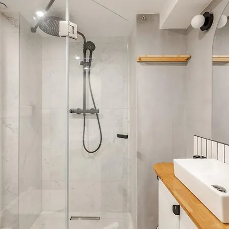 Stylish Duplex In Vibrant Center * Parigi
